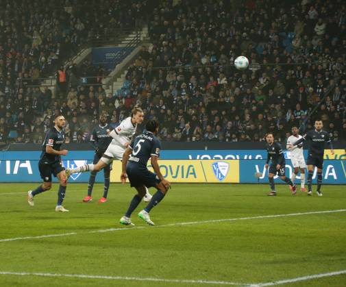 15 01 2025, xgrfx, Soccer 1 Bundesliga, VfL Bochum FC St Pauli emspor, v l Jackson Irvine FC St Pauli , Bernado Fernandes da Silva VfL Bochum DFL DFB REGULATIONS PROHIBIT ANY USE OF PHOTOGRAPHS as IMAGE SEQUENCES and or QUASI VIDEO Bochum