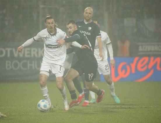 15 01 2025, xgrfx, Soccer 1 Bundesliga, VfL Bochum FC St Pauli emspor, v l Jackson Irvin FC St Pauli , Mats Bero VfL Bochum DFL DFB REGULATIONS PROHIBIT ANY USE OF PHOTOGRAPHS as IMAGE SEQUENCES and or QUASI VIDEO Bochum