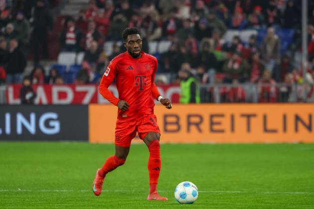 Alphonso Davies (FC Bayern Muenchen, 19) mit Ball, GER, FC Bayern Muenchen vs. TSG Hoffenheim, Fussball, Bundesliga, 17. Spieltag, Spielzeit 2024 2025, 15.01.2025, (DFL DFB REGULATIONS PROHIBIT ANY USE OF PHOTOGRAPHS as IMAGE SEQUENCES and or QUASI-VIDEO), GER, FC Bayern Muenchen vs. TSG Hoffenheim, Fussball, Bundesliga, 17. Spieltag, Spielzeit 2024 2025, 15.01.2025 Muenchen Copyright: xEibner-Pressefoto JennixMaulx EP_JML