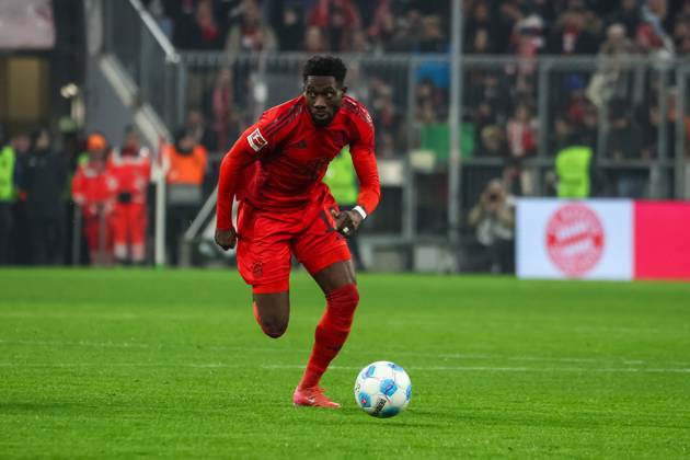 Alphonso Davies FC Bayern Muenchen, 19 with ball, GER, FC Bayern Muenchen vs TSG Hoffenheim, Football, Bundesliga, Matchday 17, Season 2024 2025, 15 01 2025, DFL DFB REGULATIONS PROHIBIT ANY USE OF PHOTOGRAPHS as IMAGE SEQUENCES and or QUASI VIDEO , GER, FC Bayern Muenchen vs TSG Hoffenheim, Football, Bundesliga, Matchday 17, Season 2024 2025, 15 01 2025 Muenchen Copyright: xEibner-Pressefoto JennixMaulx EP_JML