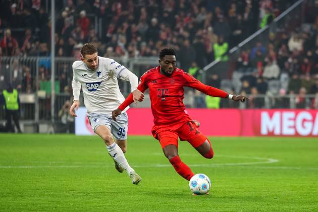 Alphonso Davies FC Bayern Muenchen, 19 with ball with Arthur Chaves TSG Hoffenheim, 35 , GER, FC Bayern Muenchen vs TSG Hoffenheim, Football, Bundesliga, Matchday 17, Season 2024 2025, 15 01 2025, DFL DFB REGULATIONS PROHIBIT ANY USE OF PHOTOGRAPHS as IMAGE SEQUENCES and or QUASI VIDEO , GER, FC Bayern Muenchen vs TSG Hoffenheim, Football, Bundesliga, Matchday 17, Season 2024 2025, 15 01 2025 Muenchen Copyright: xEibner-Pressefoto JennixMaulx EP_JML