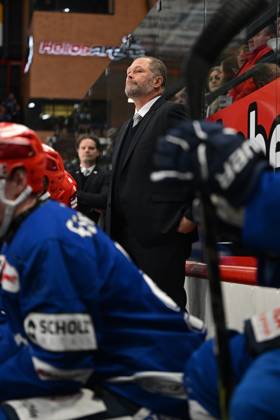 Steve Walker Schwenninger Wild Wings Head Coach Schwenninger Wild Wings vs Koelner Haie Ice Hockey, DEL, 37 Matchday, Season 2024 2025, 17 01 2025 Schwenninger Wild Wings vs Koelner Haie, Ice Hockey, DEL, Penny DEL, 37 Matchday, Season 2024 2025, 17 01 2025 Schwenningen Copyright: xEibner-Pressefoto SvenxLaeglerx EP_SVL