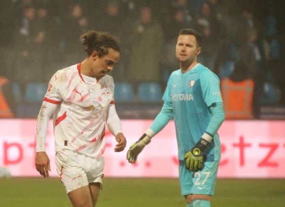 18 01 2025, xgrfx, Soccer 1 Bundesliga, VfL Bochum RB Leipzig emspor, v l Yussuf Poulsen angry after the match against VfL Bochum RB Leipzig DFL DFB REGULATIONS PROHIBIT ANY USE OF PHOTOGRAPHS as IMAGE SEQUENCES and or QUASI VIDEO Bochum