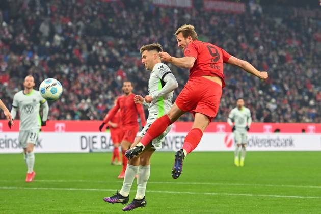 Harry KANE Bayern Muenchen , Action,duel against Kilian FISCHER VFL Wolfsburg , Header Football 1 Bundesliga Season 2024 2025, 18 Matchday, Matchday18 FC Bayern Muenchen VfL Wolfsburg 3 2 on 18 01 2025 , A L L I A N Z A R E N A