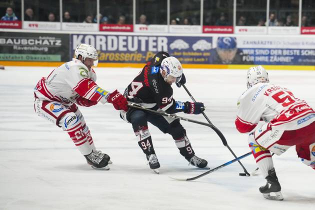 Battle for the puck duel between Mirko Sacher Eispiraten Crimmitschau, 21 vs Jan Nijenhuis Towerstars Ravensburg, 94 , GER, Ravensburg Towerstars vs Eispiraten Crimmitschau, Ice field hockey, DEL2, Season 2024 2025, Matchday 39, 21 01 25 GER, Ravensburg Towerstars vs Eispiraten Crimmitschau, Ice field hockey, DEL2, Season 2024 2025, Matchday 39, 21 01 25 Ravenburg Copyright: xEibner-Pressefoto MaximilianxRistx EP_MRT
