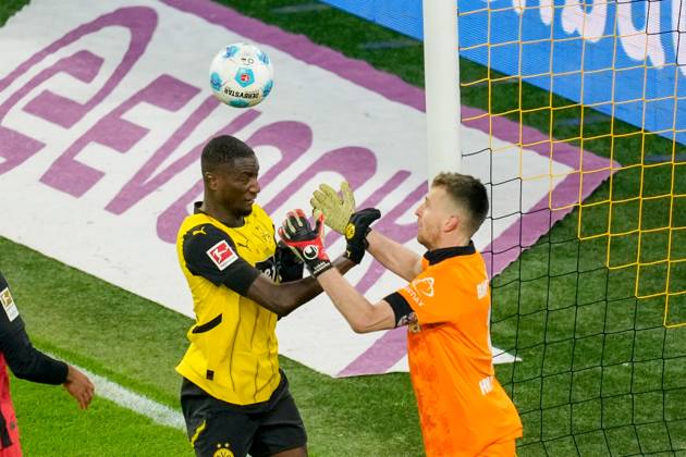 Serhou Guirassy Borussia Dortmund and goalkeeper Lukas Hradecky Bayer 04 Leverkusen battle for the ball during the Bundesliga match between Borussia Dortmund and Bayer 04 Leverkusen, SIGNAL IDUNA PARK on January 10, 2025 in Dortmund, Germany, Germany Photo by Alex Gottschalk DeFodi Images Serhou Guirassy Borussia Dortmund and goalkeeper Lukas Hradecky Bayer 04 Leverkusen battle for the ball during the Bundesliga match between Borussia Dortmund and Bayer 04 Leverkusen at Signal Iduna Park on January 10, 2025 in Dortmund, Germany Photo by Alex Gottschalk DeFodi Images DFL regulations prohibit any use of photographs as image sequences and or quasi video Defodi 001 ar20250110 1322392 Defodi-001 DFL regulations prohibit any use of photographs as image sequences and or quasi-video.
