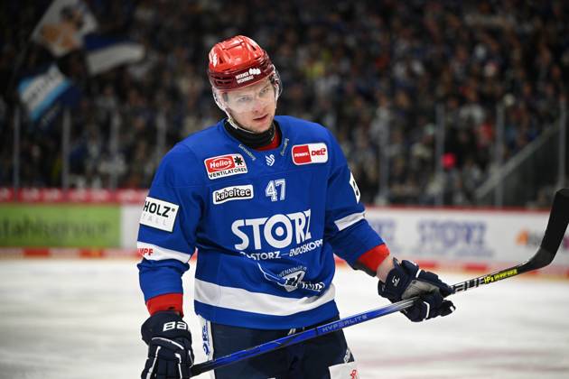 Alexander Karachun Schwenninger Wild Wings 47 Schwenninger Wild Wings vs Pinguins Bremerhaven, DEL, 40 Matchday, Season 2024 2025, 26 01 2025 Schwenninger Wild Wings vs Pinguins Bremerhaven DEL, Penny DEL, 40 Matchday, Season 2024 2025, 26 01 2025 Schwenningen Copyright: xEibner-Pressefoto SvenxLaeglerx EP_SVL