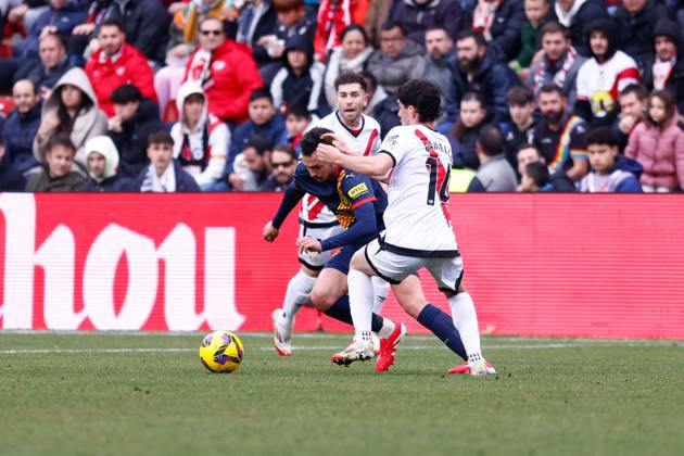 October 31, 2024, Madrid, Madrid, SPAIN: Sergio Camello of Rayo Vallecano and Arnau Martinez of Girona FC in action during the Spanish League, LaLiga EA Sports, football match played between Rayo Vallecano and Girona FC at Estadio de Vallecas on January 26, 2025, in Madrid, Spain. Madrid SPAIN - ZUMAa181 20241031_zaa_a181_136 Copyright: xDennisxAgyemanx