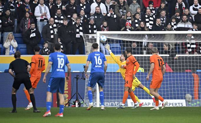 Penalty area scene, goal area scene Goal kick Action Goal chance Adam Hlozek TSG 1899 Hoffenheim 23 not in picture Goalkeeper Kevin Trapp Eintracht Frankfurt SGE 01 Referee Referee Sascha Stegemann TSG 1899 Hoffenheim vs Eintracht Frankfurt SGE 26 01 2025 DFL REGULATIONS PROHIBIT ANY USE OF PHOTOGRAPHS AS IMAGE SEQUENCES AND OR QUASI VIDEO TSG 1899 Hoffenheim vs Eintracht Frankfurt SGE