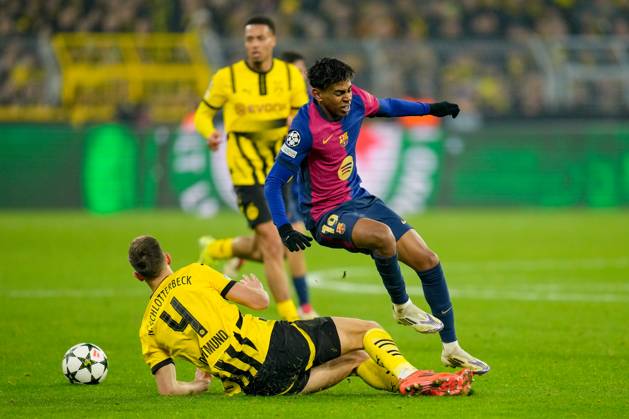 Nico Schlotterbeck Borussia Dortmund and Lamine Yamal FC Barcelona battle for the ball during the UEFA Champions League 2024 25 League Phase MD6 match between Borussia Dortmund and FC Barcelona at Signal Iduna Park on December 11, 2024 in Dortmund, Germany Photo by Alex Gottschalk DeFodi Images Defodi 001 ar20241211 1326836 Defodi-001