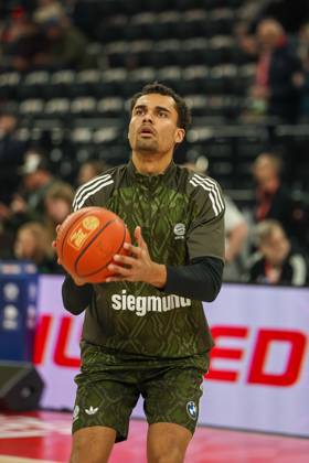 Oscar da Silva FC Bayern Basketball, 01 warming up before the game, GER, FC Bayern Muenchen vs Alba Berlin, Basketball, easycredit Basketball Bundesliga, BBL, Matchday 19, Season 2024 2025, 02 02 2025, GER, FC Bayern Muenchen vs Alba Berlin, Basketball, easycredit Basketball Bundesliga, BBL, Matchday 19, Season 2024 2025, 02 02 2025 Muenchen Copyright: xEibner-Pressefoto JennixMaulx EP_JML