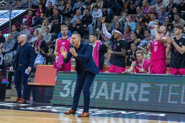 Marko Stankovic Telekom Baskets Bonn, Head Coach fires up his team Telekom Baskets Bonn vs NINERS Chemnitz, Basketball, easy Credit BBL, Matchday 19, 2024 2025, 02 02 2025 Telekom Baskets Bonn vs NINERS Chemnitz, Basketball, easy Credit BBL, Matchday 19, 2024 2025, 02 02 2025 Bonn Copyright: xEibner-Pressefoto GerhardxWingenderx EP_GWR