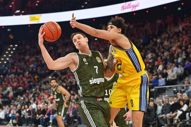 Johannes VOIGTMANN FCB , action,duel against Michael KESSES Berlin Basketball BBL,season 2024 2025 FC Bayern Muenchen Alba Berlin on 02 02 2025, S A P G A R D EN