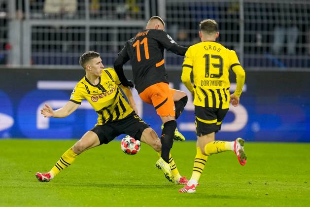 Nico Schlotterbeck Borussia Dortmund and Oleksandr Zubkov Shakhtar Donetsk battle for the ball during the UEFA Champions League 2024 25 League Phase MD8 match between Borussia Dortmund and FC Shakhtar Donetsk at Signal Iduna Park on January 29, 2025 in Dortmund, Germany Defodi 001 20250129 1321183 Defodi-001