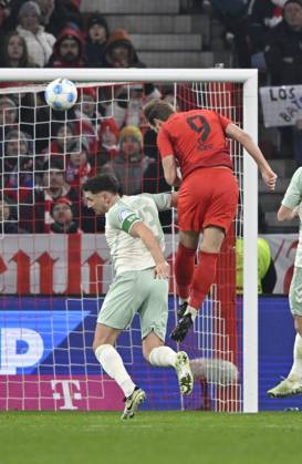 Penalty area scene, goal area scene Goal shot Action Goal chance Harry Kane FC Bayern Muenchen FCB 09 Header duel Duel Action Milos Veljkovic SV Werder Bremen SVW 13 FC Bayern Muenchen FCB vs SV Werder Bremen SVW 07 02 2025 DFL REGULATIONS PROHIBIT ANY USE OF PHOTOGRAPHS AS IMAGE SEQUENCES AND OR QUASI VIDEO FC Bayern Muenchen FCB vs SV Werder Bremen SVW