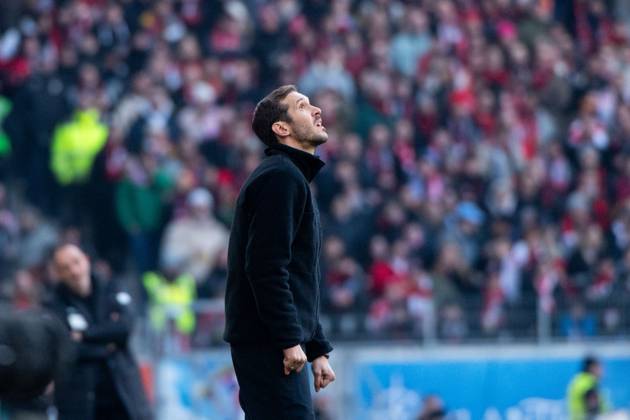 Julian Schuster SC Freiburg, Coach looks up, GER, SC Freiburg SCF vs FC Heidenheim FCH , Soccer Bundesliga, 21 Matchday, Season 2024 2025, 08 02 2025 DFB DFL regulations prohibit any use of photographs as image sequences and or quasi video GER, SC Freiburg SCF vs FC Heidenheim FCH , Soccer Bundesliga, 21 Matchday, Season 2024 2025, 08 02 2025 Freiburg Copyright: xEibner-Pressefoto Memmlerx EP_MMR