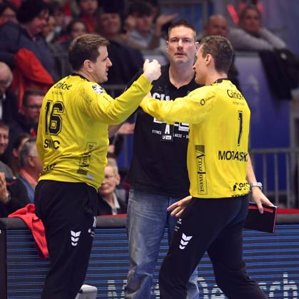 Nebojsa Simic Goalkeeper MT Melsungen 16 Carsten Lichtlein Goalkeeper Coach MT Melsungen , Adam Morawski Goalkeeper MT Melsungen 1 L R , GER, MT Melsungen Frisch Auf Goeppingen, Handball, 1 Bundesliga, Matchday 18, Season 2024 2025, 08 02 2025, GER, MT Melsungen Frisch Auf Goeppingen, Handball, 1 Bundesliga, Matchday 18, Season 2024 2025, 08 02 2025 Kassel Copyright: xEibner-Pressefotox xRolandxSippelx EP_RSL