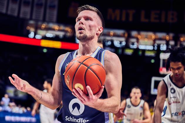 Martin Hermannsson Alba Berlin, 15 , GER, ALBA Berlin vs Veolia Towers Hamburg, Basketball Men, easy Credit BBL, Season 2024 2025, Matchday 20, 09 02 2024 GER, ALBA Berlin vs Veolia Towers Hamburg, Basketball Men, easy Credit BBL, Season 2024 2025, Matchday 20, 09 02 2024 Berlin Copyright: xClaudiusxRauch,xEibner-Pressefotox xClaudiusxRauchx EP_CRH