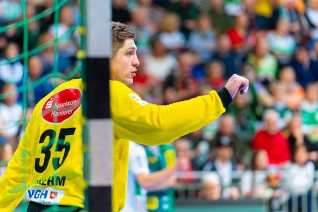 Joel Birlehm TSV Hannover Burgdorf, Nr 35 v l , TSV Hannover Burgdorf white against SC DHfK Leipzig green on matchday 18 of the 2024 2025 season in the DAIKIN Handball Bundesliga 09 02 2025, ZAG Arena Hannover, GER , Copyright: xJanxGuentherx xTSVxHannover-Burgdorfx
