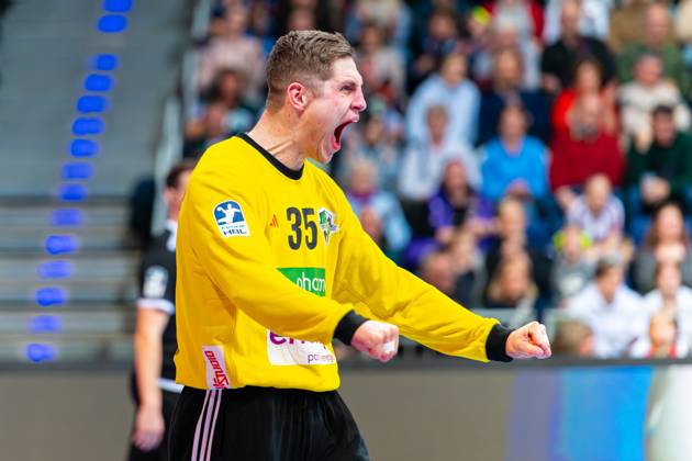 Joel Birlehm TSV Hannover Burgdorf, Nr 35 v l , TSV Hannover Burgdorf white against SC DHfK Leipzig green on matchday 18 of the 2024 2025 season in the DAIKIN Handball Bundesliga 09 02 2025, ZAG Arena Hannover, GER , Copyright: xJanxGuentherx xTSVxHannover-Burgdorfx