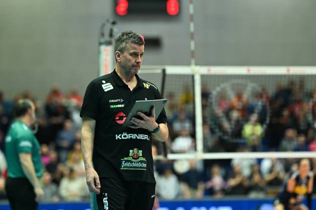 Alexander Waibl Head Coach Dresdner SC Dresdner SC vs VfB Suhl Lotto Thueringen, 1 Volleyball Bundesliga Women, Season 2024 2025, 12 02 2025 Dresdner SC vs VfB Suhl Lotto Thueringen, 1 Volleyball Bundesliga Women, Season 2024 2025, 12 02 2025 Dresden Copyright: xEibner-Pressefoto xHoepnerx EP_PHR
