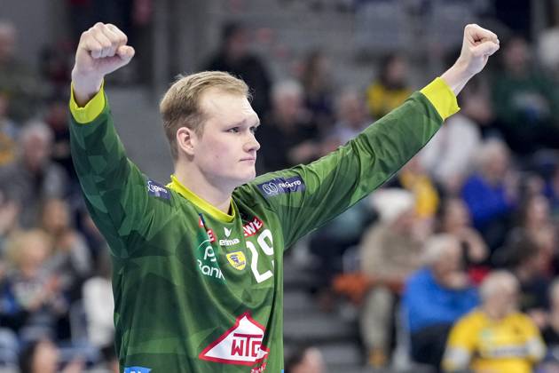 David Späth goalkeeper, RNL, 29 , Rhein Neckar Löwen player, cheer, cheers, celebration, joy, rejoice, rejoicing, confident, optimistic, positive, game scene, 13 02 2025, Mannheim Germany , Handball, Bundesliga, Rhein Neckar Löwen SG BBM Bietigheim xozx