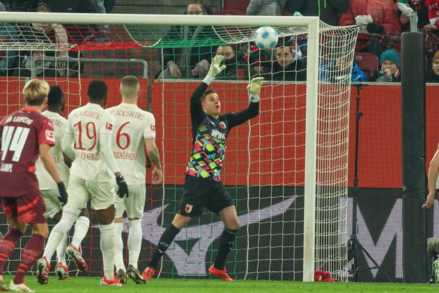 Goalkeeper action by Finn Dahmen 1 FC Augsburg , FC Augsburg vs RB Leipzig, Soccer, 1 Bundesliga, 22 Matchday, 14 02 2025 DFB regulations prohibit any use of photographs as image sequences and or quasi video Augsburg Bayern Germany Copyright: xkolbert-press MartinxAgüerax