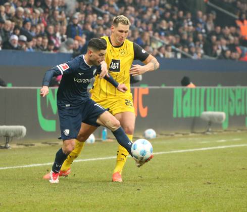 15 02 2025, xgrfx, Soccer 1 Bundesliga, VfL Bochum Borussia Dortmund v l Georgios Masouras VfL Bochum , Niklas Süle Borussia Dortmund DFL DFB REGULATIONS PROHIBIT ANY USE OF PHOTOGRAPHS as IMAGE SEQUENCES and or QUASI VIDEO Bochum