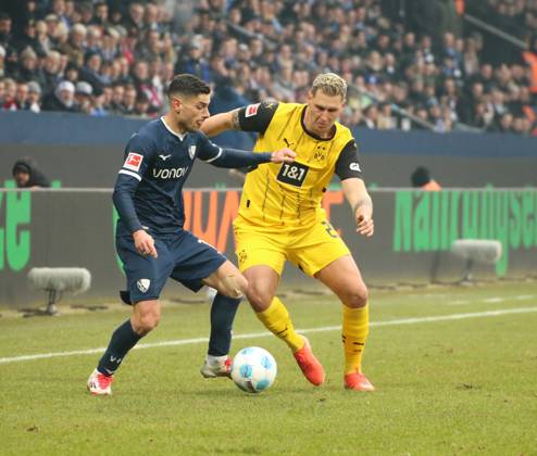 15 02 2025, xgrfx, Soccer 1 Bundesliga, VfL Bochum Borussia Dortmund v l Georgios Masouras VfL Bochum , Niklas Süle Borussia Dortmund DFL DFB REGULATIONS PROHIBIT ANY USE OF PHOTOGRAPHS as IMAGE SEQUENCES and or QUASI VIDEO Bochum