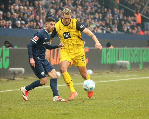 15 02 2025, xgrfx, Soccer 1 Bundesliga, VfL Bochum Borussia Dortmund v l Georgios Masouras VfL Bochum , Niklas Süle Borussia Dortmund DFL DFB REGULATIONS PROHIBIT ANY USE OF PHOTOGRAPHS as IMAGE SEQUENCES and or QUASI VIDEO Bochum
