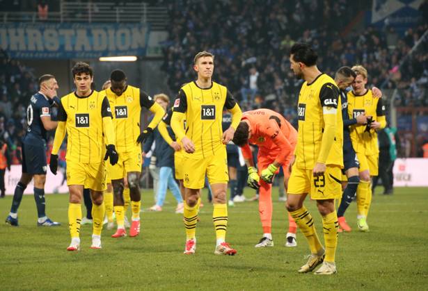 15 02 2025, xgrfx, Football 1 Bundesliga, VfL Bochum Borussia Dortmund v l Giovanni Reyna, Nico Schlotterbeck, Gregor Kobel, Emre Can Borussia Dortmund DFL DFB REGULATIONS PROHIBIT ANY USE OF PHOTOGRAPHS as IMAGE SEQUENCES and or QUASI VIDEO Bochum