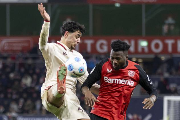 Aleksandar Pavlovic FC Bayern Munich, 45 , Edmond Tapsoba Bayer 04 Leverkusen, 12 Leverkusen, Soccer 1 Bundesliga 22 Matchday, Matchday 22, Bayer 04 Leverkusen FC Bayern Munich, 15 02 2024, BayArena, Leverkusen DFL regulations prohibit any use of photographs as image sequences and or quasi video Â