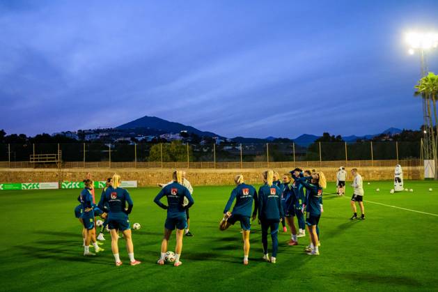 250217 Players of Sweden during a training session with the women s national football team of Sweden on February 17, 2025 in Marbella Photo Ludvig Thunman BILDBYRAN code LT LT0676 fotboll football soccer fotball träning practice training sverige sweden dam bbeng  Copyright: LUDVIGxTHUNMAN BB250217LT008