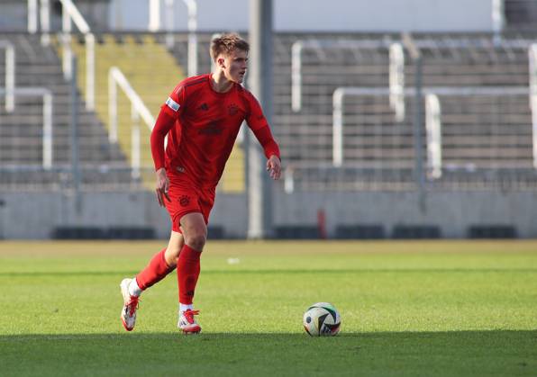 Football, Men, Regionalliga Bayern, Season 2024 2025, FC Bayern München Amateure 1 FC Schweinfurt 05, Grünwalder Stadion Paul Scholl FC Bayern München II with ball in attack