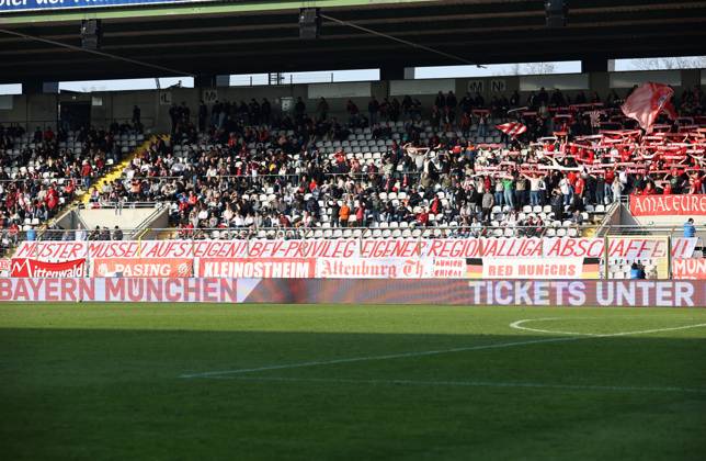 Football, men, Regionalliga Bayern, season 2024 2025, FC Bayern München Amateure 1 FC Schweinfurt 05, Grünwalder Stadion banner of FC Bayern fans, champions must be promoted, BFV privilege of own regional league abolished