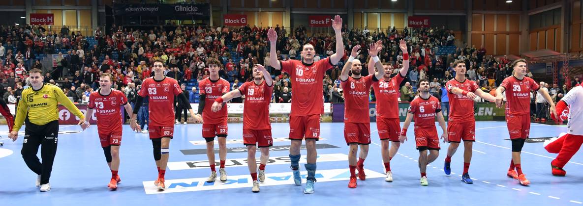 Cheering joy after the victory Nebojsa Simic goalkeeper MT Melsungen 16 , Timo Kastening MT Melsungen 73 , Ian Barrufet MT Melsungen 83 , Marti Soler MT Melsungen 23 , Elvar Oern Jonsson MT Melsungen 19 , Dainis Kristopans MT Melsungen 10 , Adrian Sipos MT Melsungen 8 , Jonathan Svensson MT Melsungen 28 , Erik Balenciaga MT Melsungen 6 , Nikolaj Enderleit MT Melsungen 4 , Aaron Mensing MT Melsungen 33 L R , GER, MT Melsungen TVB 1898 Stuttgart, Handball, 1 Bundesliga, Matchday 20, Season 2024 2025, 22 02 2025, GER, MT Melsungen TVB 1898 Stuttgart, Handball, 1 Bundesliga, Matchday 20, Season 2024 2025, 22 02 2025 Kassel Copyright: xEibner-Pressefotox xRolandxSippelx EP_RSL