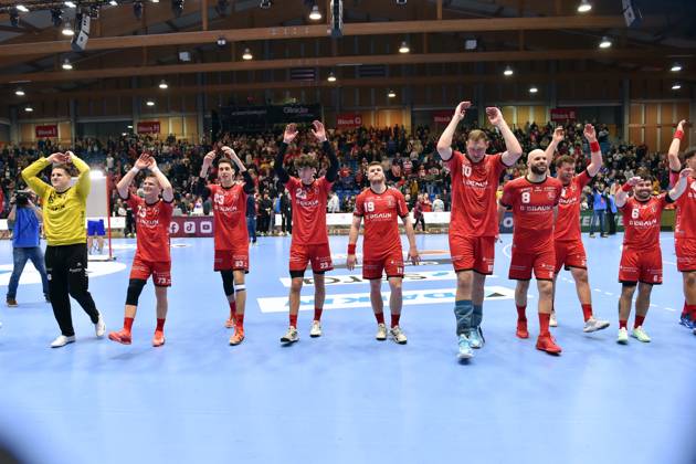 Cheering joy after the victory Nebojsa Simic goalkeeper MT Melsungen 16 , Timo Kastening MT Melsungen 73 , Ian Barrufet MT Melsungen 83 , Marti Soler MT Melsungen 23 , Elvar Oern Jonsson MT Melsungen 19 , Dainis Kristopans MT Melsungen 10 , Adrian Sipos MT Melsungen 8 , Jonathan Svensson MT Melsungen 28 , Erik Balenciaga MT Melsungen 6 , L R , GER, MT Melsungen TVB 1898 Stuttgart, Handball, 1 Bundesliga, 20 Matchday, Season 2024 2025, 22 02 2025, GER, MT Melsungen TVB 1898 Stuttgart, Handball, 1 Bundesliga, 20 Matchday, Season 2024 2025, 22 02 2025 Kassel Copyright: xEibner-Pressefotox xRolandxSippelx EP_RSL