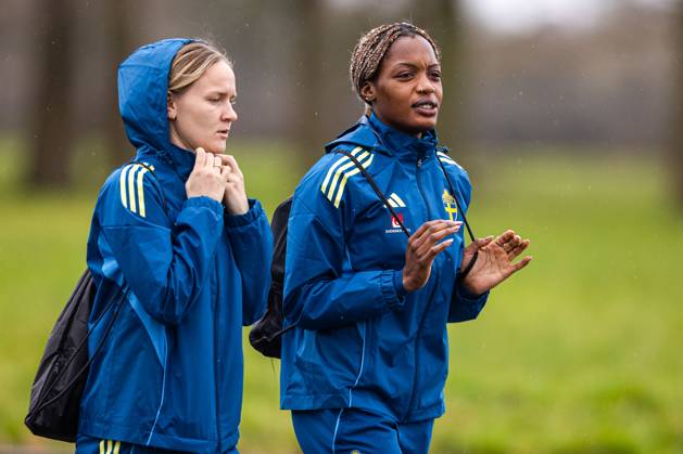 250223 Evelyn Ijeh of the Swedish women s national football team at a training session on February 23, 2025 in Wrexham Photo David Rawcliffe BILDBYRAN code XY XY0048 fotboll football soccer fotball nations league uefa womens nations league träning practice training sverige sweden dam bbeng  Copyright: DAVIDxRAWCLIFFE BB250223ZW023