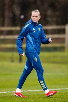 250223 Stina Blackstenius of the Swedish women s national football team at a training session on February 23, 2025 in Wrexham Photo David Rawcliffe BILDBYRAN code XY XY0048 fotboll football soccer fotball nations league uefa womens nations league träning practice training sverige sweden dam bbeng  Copyright: DAVIDxRAWCLIFFE BB250223ZG026