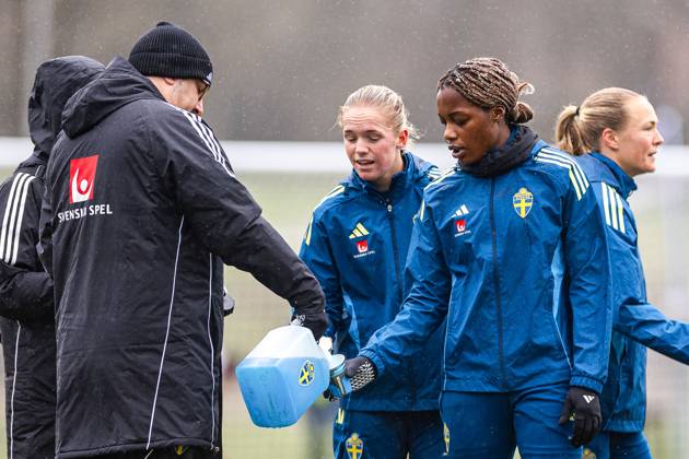 250223 Evelyn Ijeh of the Swedish women s national football team at a training session on February 23, 2025 in Wrexham Photo David Rawcliffe BILDBYRAN code XY XY0048 fotboll football soccer fotball nations league uefa womens nations league träning practice training sverige sweden dam bbeng Copyright: DAVIDxRAWCLIFFE BB250223ZE025