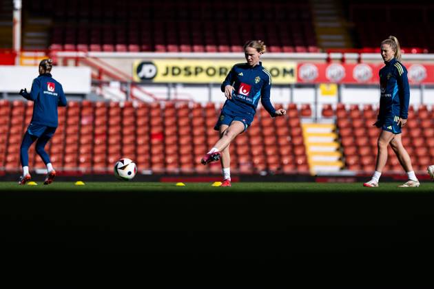250224 Matilda Vinberg of the Swedish women s national football team at a training session on February 24, 2025 in Wrexham Photo Mathias Bergeld BILDBYRAN code MB MB1090 fotboll football soccer fotball nations league uefa womens nations league träning practice training sverige sweden dam bbeng Copyright: MATHIASxBERGELD BB250224MB019