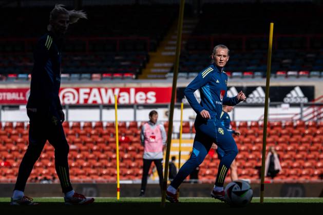 250224 Stina Blackstenius of the Swedish women s national football team at a training session on February 24, 2025 in Wrexham Photo Mathias Bergeld BILDBYRAN code MB MB1090 fotboll football soccer fotball nations league uefa womens nations league träning practice training sverige sweden dam bbeng  Copyright: MATHIASxBERGELD BB250224MB031