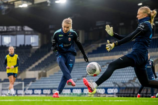 250224 Ada Hegerberg of the Norwegian women s national football team during a training session on February 24, 2025 in Stavanger Photo Vegard Grott BILDBYRAN kod VG VG0717 bbeng fotboll football soccer fotball norge norway women dam nations league träning practice training trening  Copyright: VEGARDxGRoTT BB250224VG010