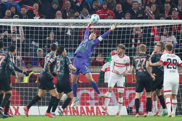 Goalkeeper action by Manuel Neuer 1 FC Bayern Muenchen , VfB Stuttgart vs FC Bayern Muenchen, Soccer, 1 Bundesliga, 24 Matchday, 28 02 2025 DFB regulations prohibit any use of photographs as image sequences and or quasi video Stuttgart Baden Wuerttemberg Germany Copyright: xkolbert-press ChristianxKolbertx