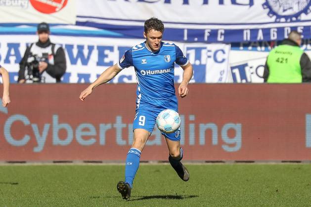 02 03 2025, xgox, Fußball 2 Bundesliga, 1 FC Magdeburg SV Darmstadt 98 emspor, v l Martijn Kaars Magdeburg, 9 am Ball, plays the ball DFL DFB REGULATIONS PROHIBIT ANY USE OF PHOTOGRAPHS as IMAGE SEQUENCES and or QUASI VIDEO Magdeburg