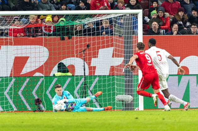 Goalkeeper Finn Dahmen FC Augsburg in action, FC Augsburg vs SC Freiburg, Soccer, 1 Bundesliga, 24 Matchday, 02 03 2025 DFB regulations prohibit any use of photographs as image sequences and or quasi video Copyright: xkolbert-press PeterxFastlx