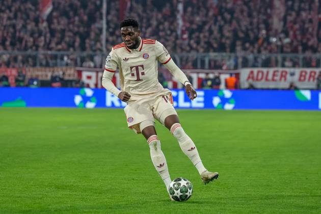 Alphonso Davies FC Bayern Muenchen, 19 with ball, GER, FC Bayern Muenchen vs Bayer 04 Leverkusen, Football, UEFA Champions League, Round of 16 first leg, 2024 2025 season, 05 03 2025, GER, FC Bayern Muenchen vs Bayer 04 Leverkusen, Football, UEFA Champions League, Round of 16 first leg, 2024 2025 season, 05 03 2025 Muenchen Copyright: xEibner-Pressefoto JennixMaulx EP_JML