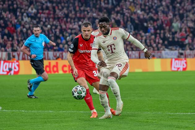 Alphonso Davies FC Bayern Muenchen, 19 with ball with Granit Xhaka Bayer 04 Leverkusen, 34 , GER, FC Bayern Muenchen vs Bayer 04 Leverkusen, Football, UEFA Champions League, Round of 16 first leg, 2024 2025 season, 05 03 2025, GER, FC Bayern Muenchen vs Bayer 04 Leverkusen, Football, UEFA Champions League, Round of 16 first leg, 2024 2025 season, 05 03 2025 Muenchen Copyright: xEibner-Pressefoto JennixMaulx EP_JML
