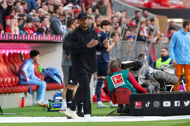 disappointment at head coach Vincent Kompany FC Bayern Muenchen after the goal for 2 3, FC Bayern Muenchen vs VfL Bochum, Soccer, 1 Bundesliga, 25 Matchday, 08 03 2025 DFB regulations prohibit any use of photographs as image sequences and or quasi video Muenchen Bayern Germany Copyright: xkolbert-press ChristianxKolbertx