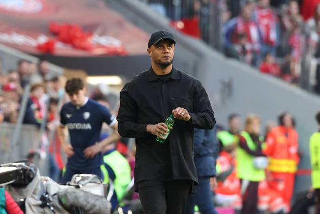 disappointment at head coach Vincent Kompany FC Bayern Muenchen after the goal for 2 3, FC Bayern Muenchen vs VfL Bochum, Soccer, 1 Bundesliga, 25 Matchday, 08 03 2025 DFB regulations prohibit any use of photographs as image sequences and or quasi video Muenchen Bayern Germany Copyright: xkolbert-press ChristianxKolbertx